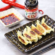 S&B Crunchy Garlic Topping With Chili Oil , From Japan 3.88 oz