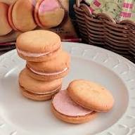 Takara Salty Butter& Camembert Cheese Cookie Strawberry Flavor 102g橫濱草莓夾心奶油餅乾